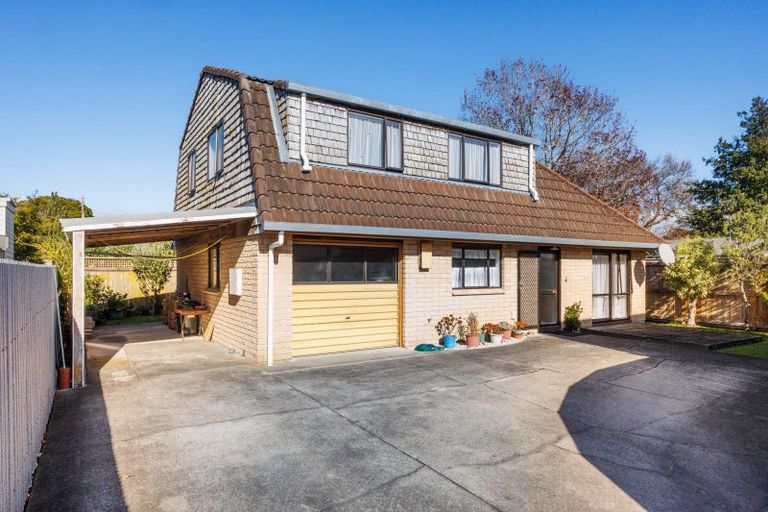 Photo of property in 2a Bristol Crescent, Roslyn, Palmerston North, 4414