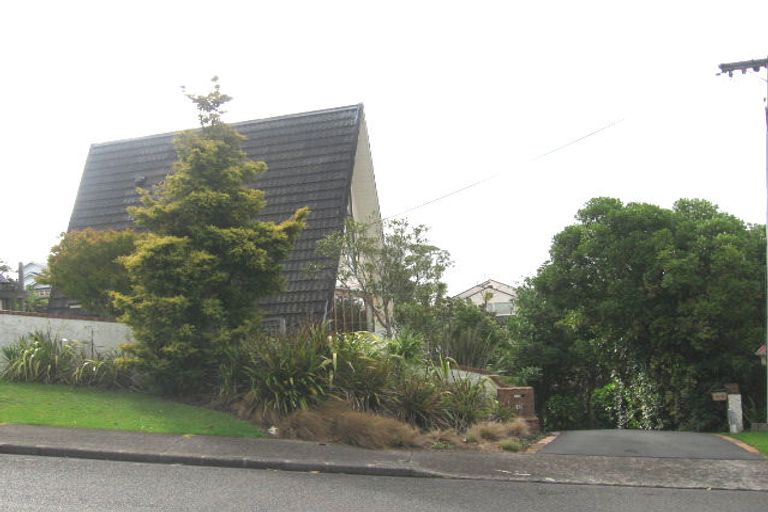 Photo of property in 1/18 Colonial Road, Birkenhead, Auckland, 0626