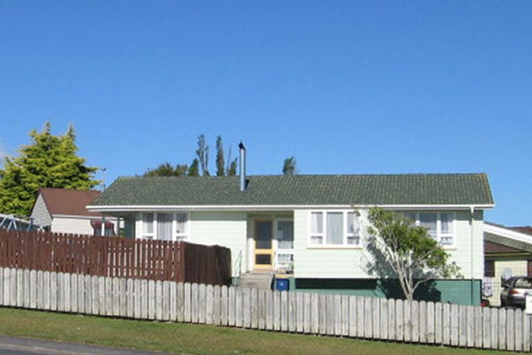 Photo of property in 30 Rena Place, West Harbour, Auckland, 0618