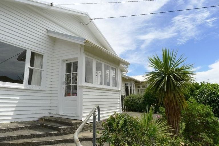 Photo of property in 24 Waikato Street, Island Bay, Wellington, 6023