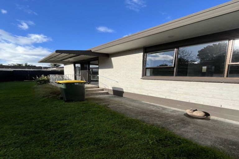 Photo of property in 6 Youngs Road, Papakura, 2110