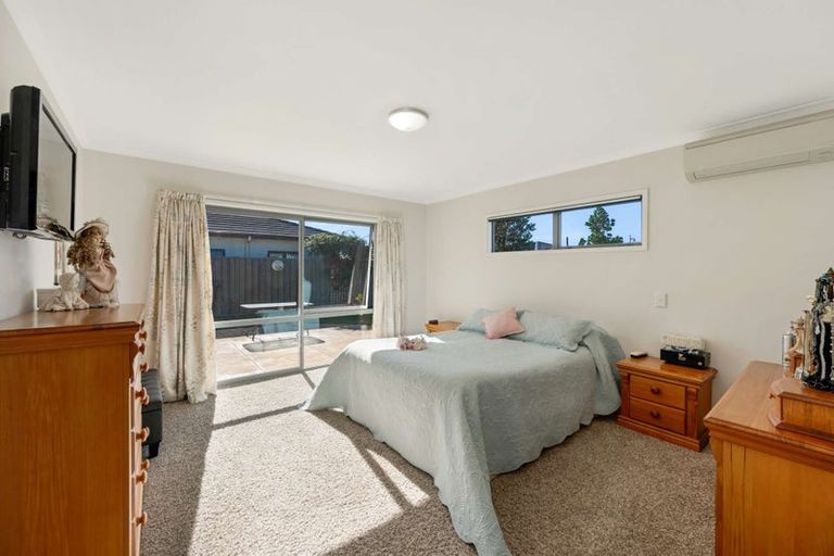 Photo of property in 76 Orotu Drive, Poraiti, Napier, 4112