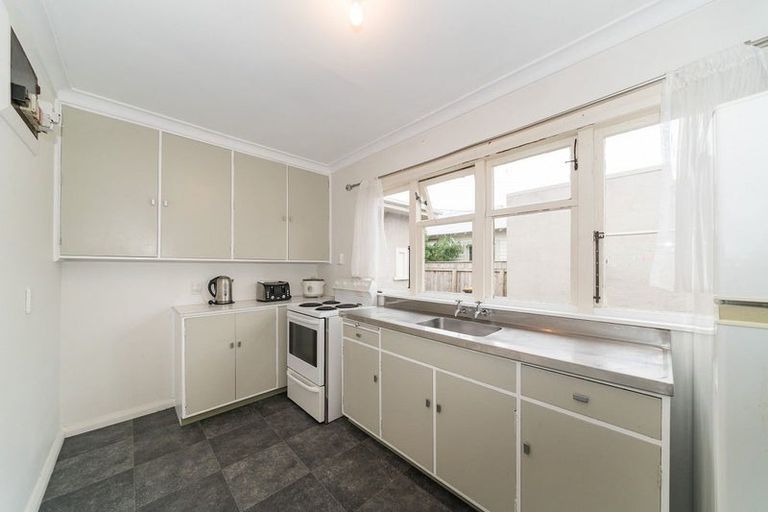 Photo of property in 33 Thomson Street, West End, Palmerston North, 4412