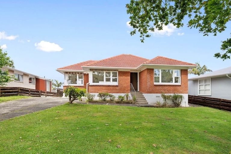Photo of property in 100 Gossamer Drive, Pakuranga Heights, Auckland, 2010