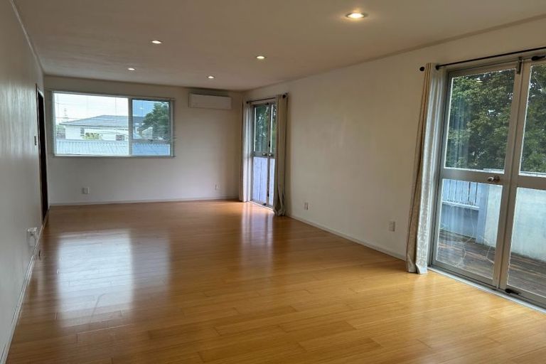 Photo of property in 8 Leatham Crescent, Opaheke, Papakura, 2113