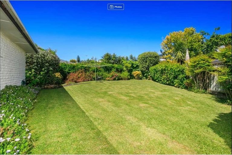 Photo of property in 2/4 Nea Place, Hillcrest, Auckland, 0627