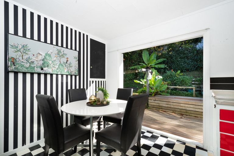 Photo of property in 10 Scotstoun Place, Glen Eden, Auckland, 0602