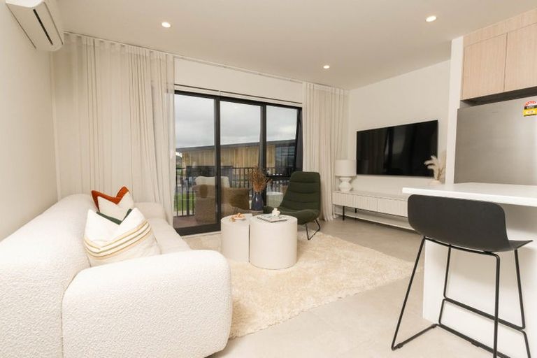 Photo of property in 8 Tara Lane, Manurewa, Auckland, 2102