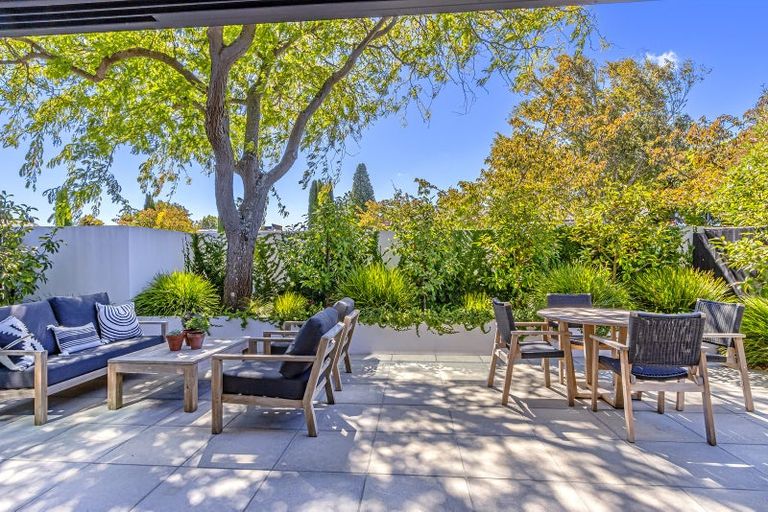 Photo of property in 74 Merivale Lane, Merivale, Christchurch, 8014