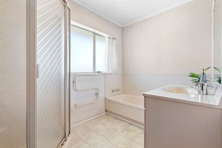 Photo of property in 1/10 Clevedon Road, Papakura, 2110