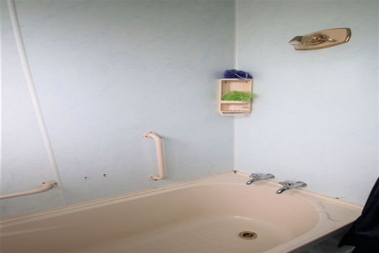 Photo of property in 30 Goldsmith Crescent, Levin, 5510