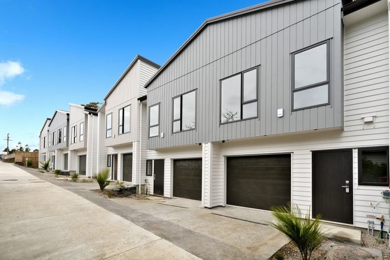 Photo of property in 30a/1 Tirimoana Road, Te Atatu South, Auckland, 0602