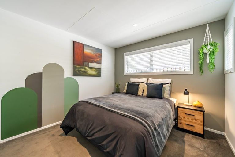 Photo of property in 32 King Charles Drive, Kingsley Heights, Upper Hutt, 5018