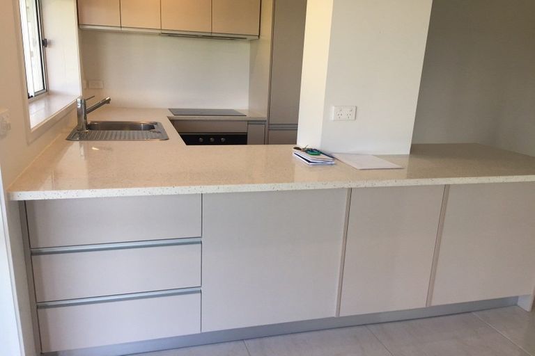 Photo of property in 41 Pohutukawa Avenue, Red Beach, 0932