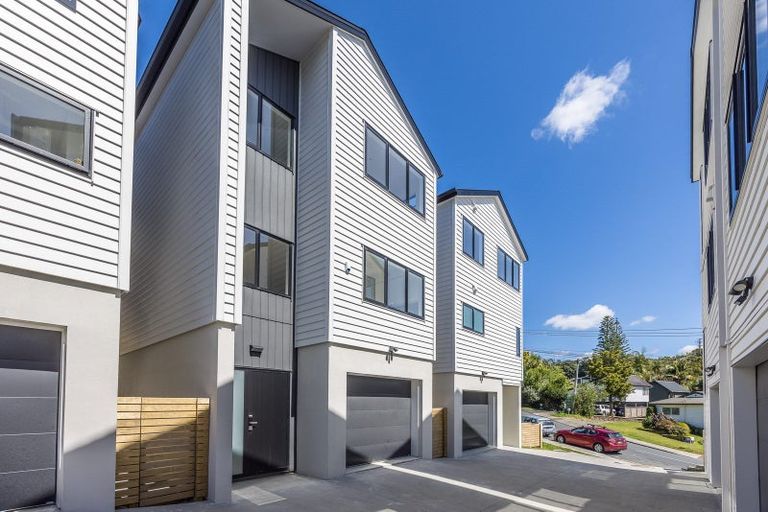 Photo of property in 17b Hogans Road, Glenfield, Auckland, 0629