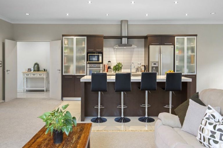 Photo of property in 23 Ina Ville Drive, Pukekohe, 2120