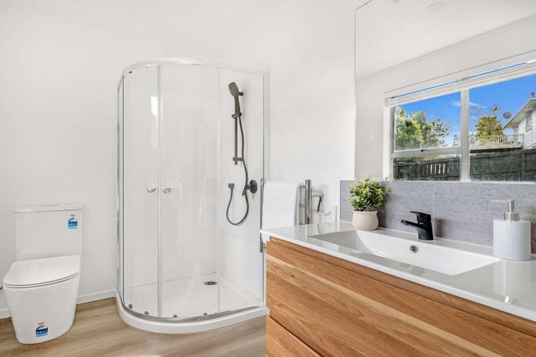 Photo of property in 9 Tahu Crescent, Sunnynook, Auckland, 0620