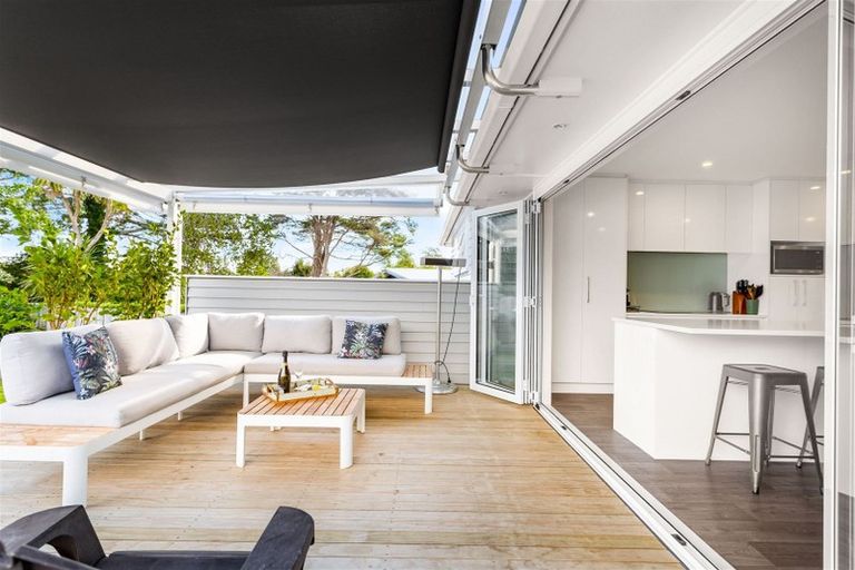 Photo of property in 27 Gill Avenue, Te Atatu Peninsula, Auckland, 0610