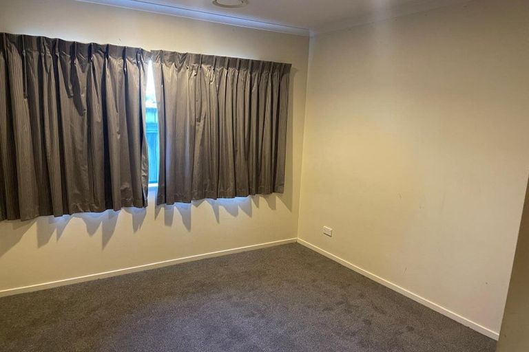 Photo of property in 12 Gandalf Crescent, Paraparaumu, 5032