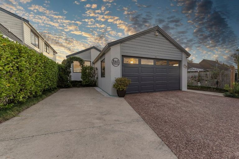 Photo of property in 32 Glucina Avenue, West Harbour, Auckland, 0618