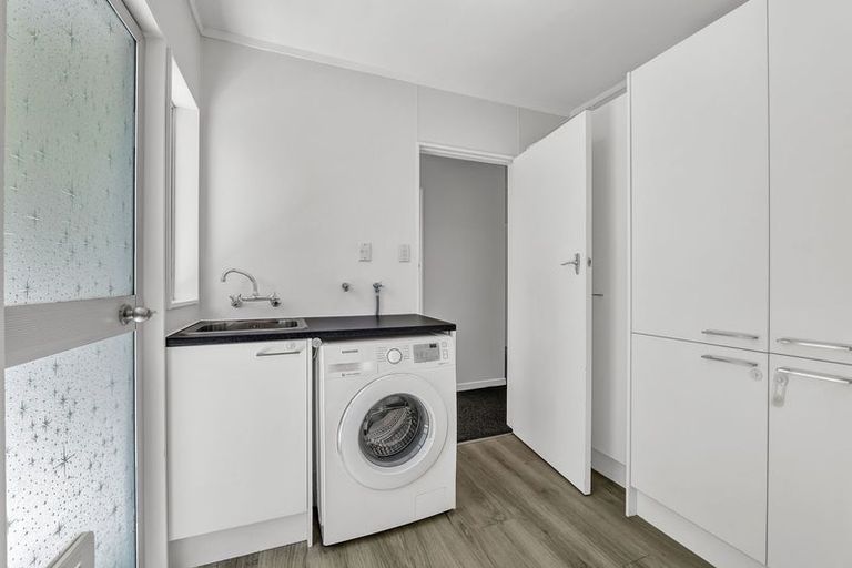 Photo of property in 28a Riversdale Drive, Merrilands, New Plymouth, 4312