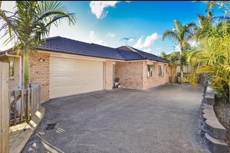 Photo of property in 14 Nimstedt Avenue, Oteha, Auckland, 0632