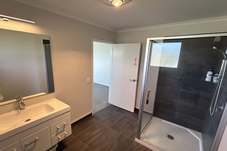 Photo of property in 2 Tutoko Place, Aotea, Porirua, 5024