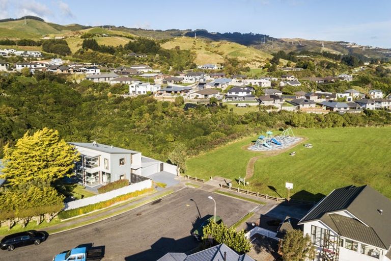 Photo of property in 7 Pikitanga Close, Tawa, Wellington, 5028