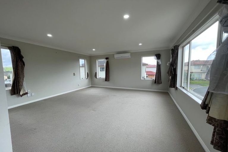 Photo of property in 32 Kaseng Place, East Tamaki Heights, Auckland, 2016