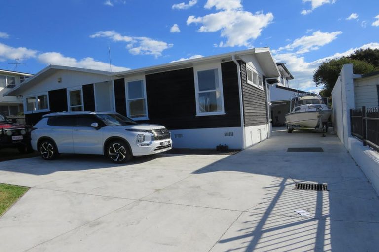 Photo of property in 3 Carbery Place, Manurewa, Auckland, 2102