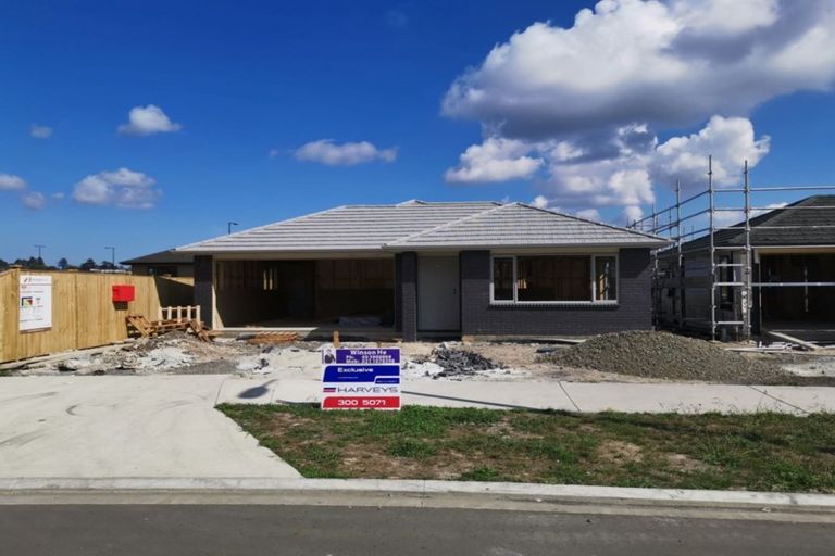 Photo of property in 10 Ropere Street, Kumeu, 0810