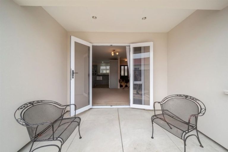 Photo of property in 33c Argyle Street, Hawera, 4610