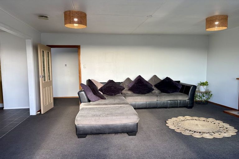 Photo of property in 44 Discovery Place, Marfell, New Plymouth, 4310