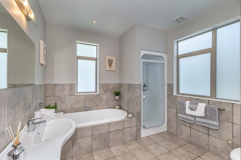 Photo of property in 205 Muhunoa Road East, Ohau, Levin, 5570