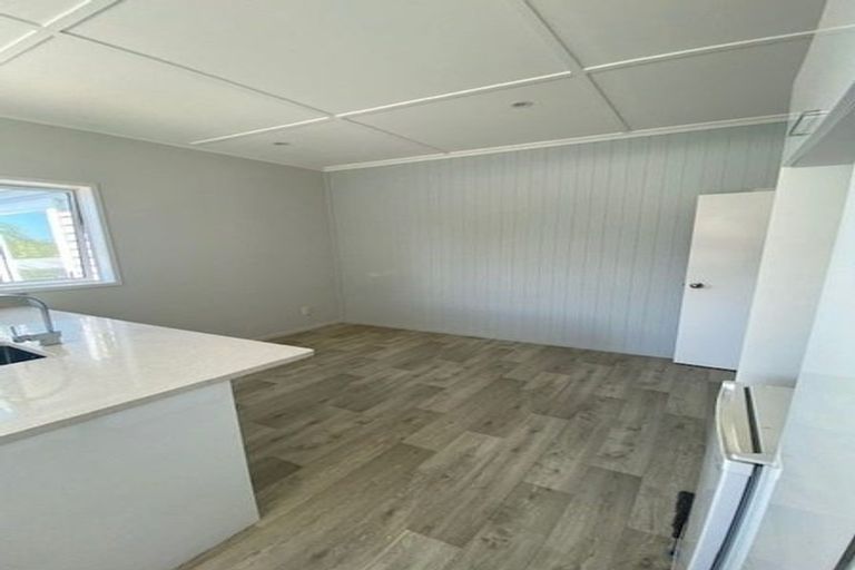 Photo of property in 14 John Road, Stanmore Bay, Whangaparaoa, 0932