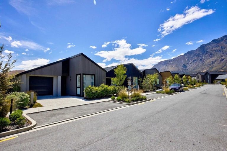 Photo of property in 22 Mulholland Drive, Jacks Point, 9371