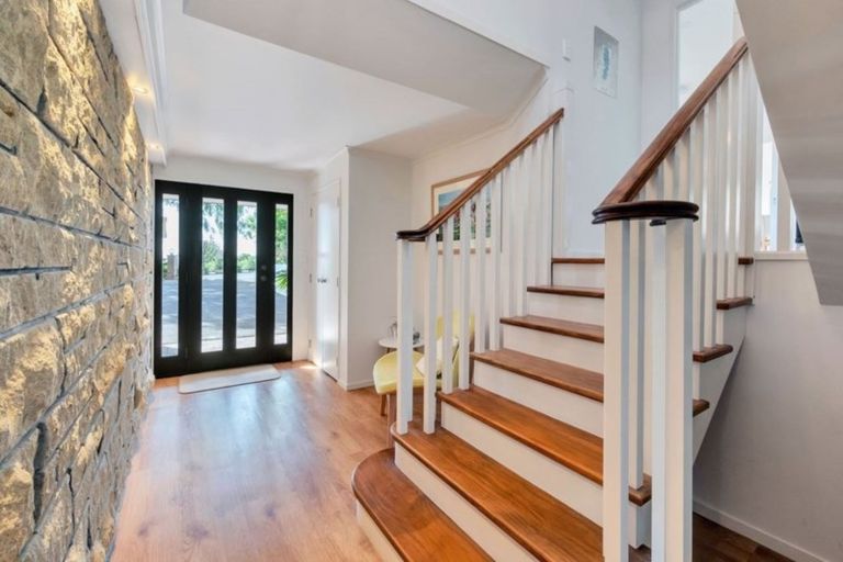 Photo of property in 60 Kaipara Road, Papakura, 2582