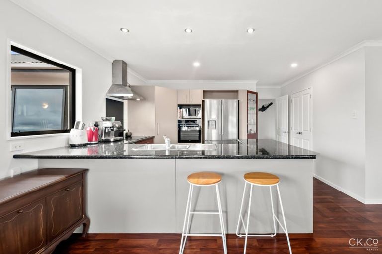 Photo of property in 102 Kirton Drive, Riverstone Terraces, Upper Hutt, 5018