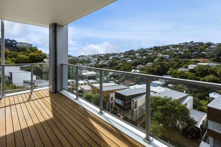 Photo of property in 69u3 Tiketike Way, Brooklyn, Wellington, 6021