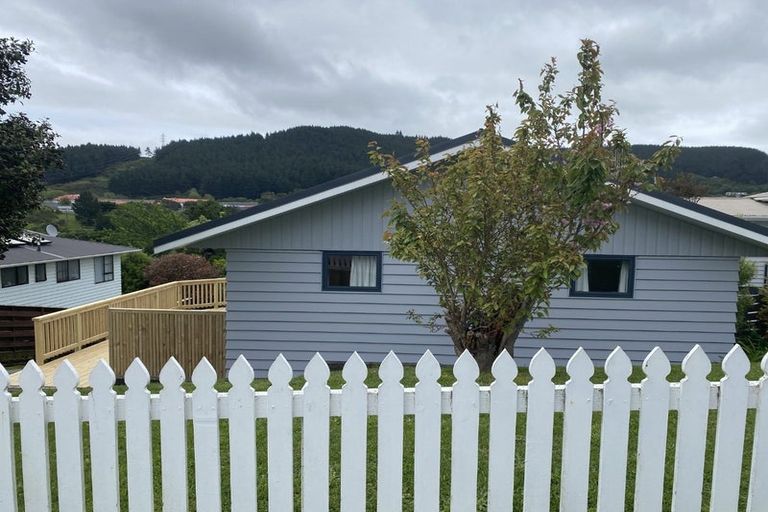 Photo of property in 110 Taylor Terrace, Tawa, Wellington, 5028