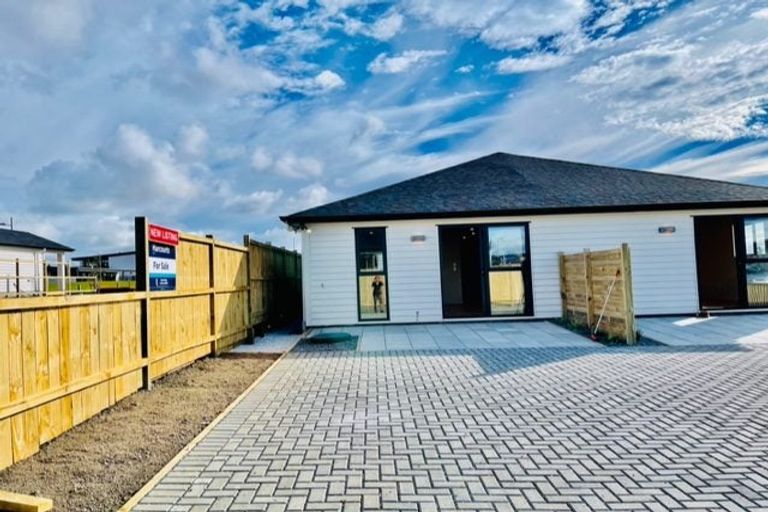 Photo of property in 22 Rorotu Avenue, Karaka, 2113
