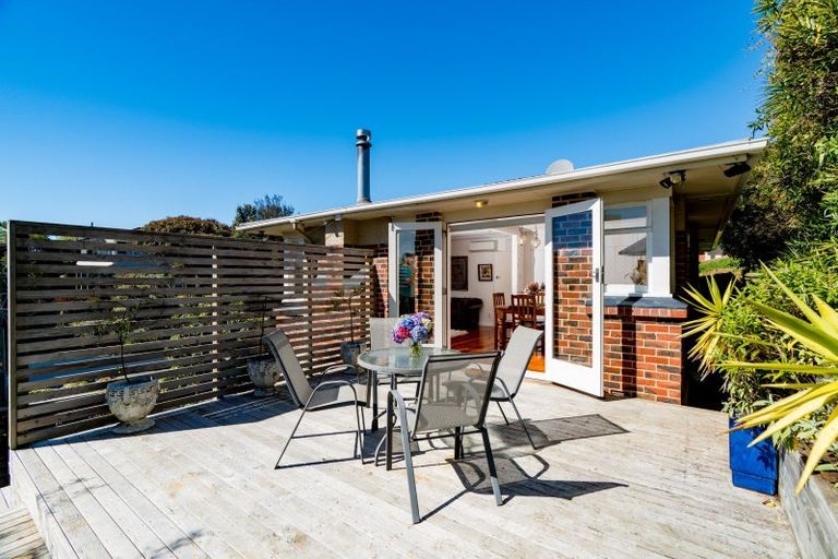 Photo of property in 96 Easther Crescent, Kew, Dunedin, 9012