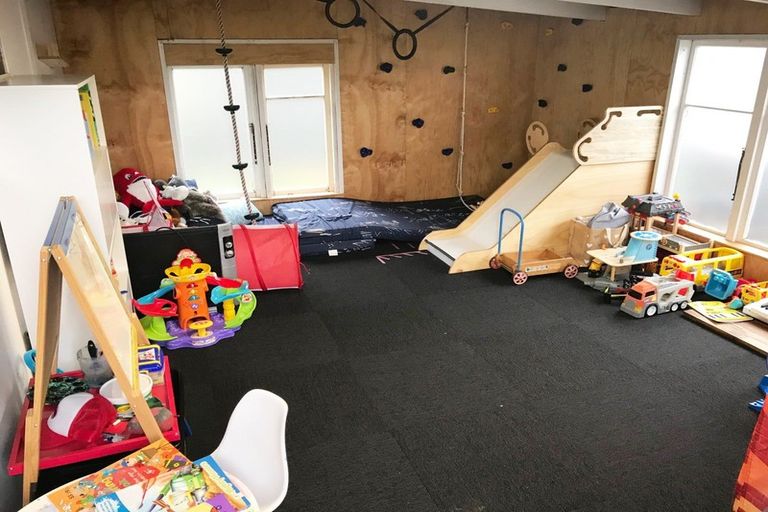 Photo of property in 11 Lindis Place, Mangere Bridge, Auckland, 2022