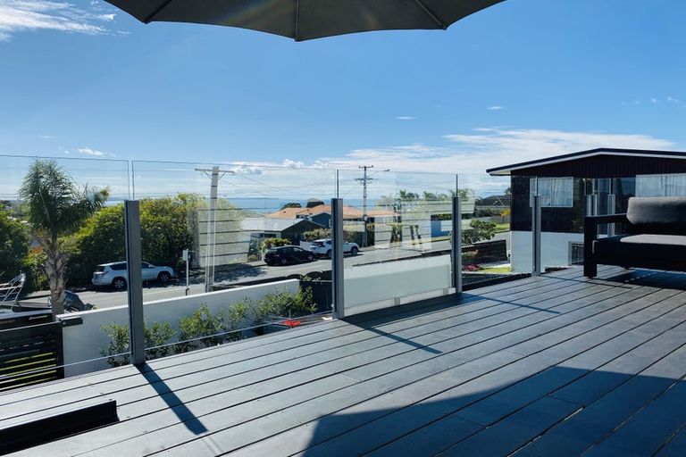 Photo of property in 560 Beach Road, Rothesay Bay, Auckland, 0630