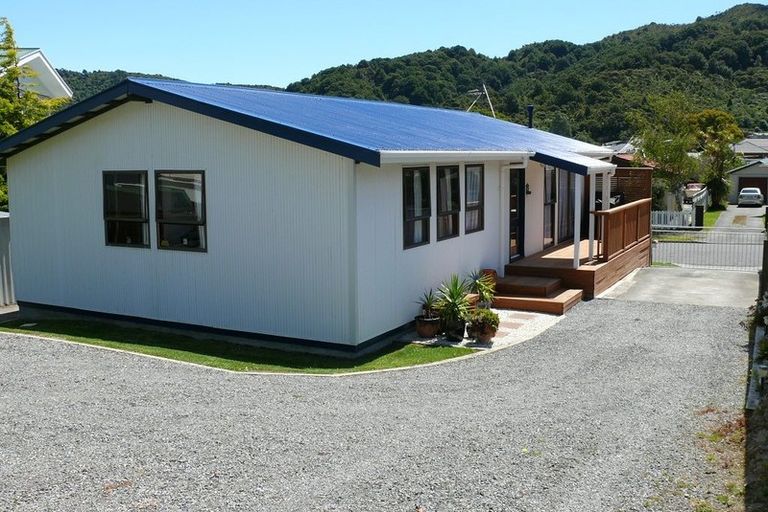 Photo of property in 6 Manurewa Grove, Wainuiomata, Lower Hutt, 5014