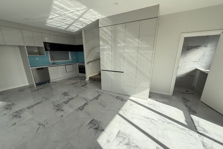 Photo of property in 2e Convair Crescent, Mangere, Auckland, 2022