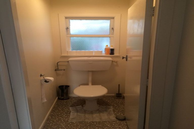 Photo of property in 6 Omega Street, Newlands, Wellington, 6037