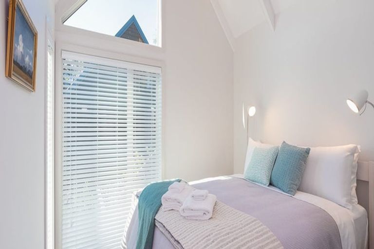 Photo of property in 4 The Cliffs, Britannia Heights, Nelson, 7010