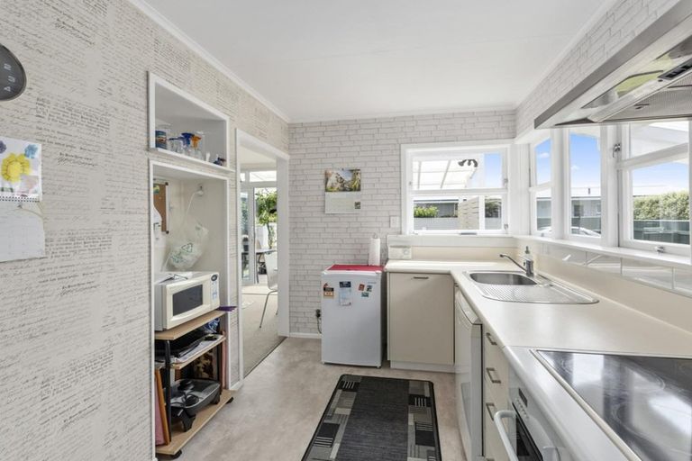 Photo of property in 2 Glen Street, Levin, 5510