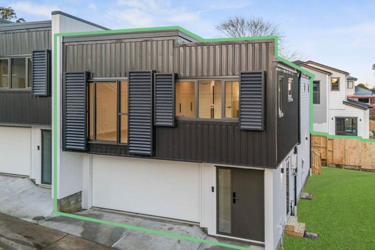 Photo of property in 69d Chivalry Road, Glenfield, Auckland, 0629